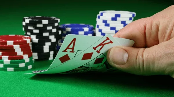 Bluff Poker Là Gì? Tuyệt Chiêu Sử Dụng Bluff Trong Poker