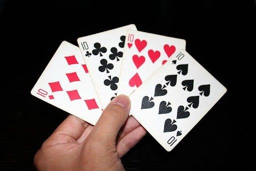 Trong game bài Tứ quý chặt được đôi heo hay không?