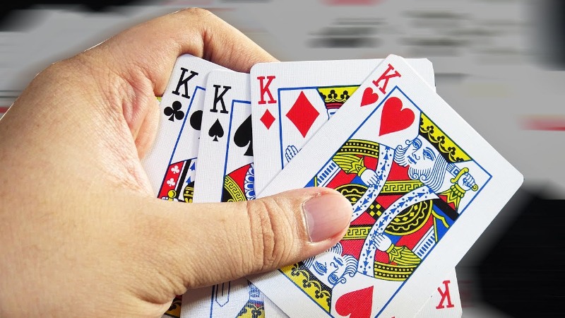 Tứ Quý Chặt Được Gì? Cách Né Bị Chặt Hai Cực Hay Từ Cao Thủ